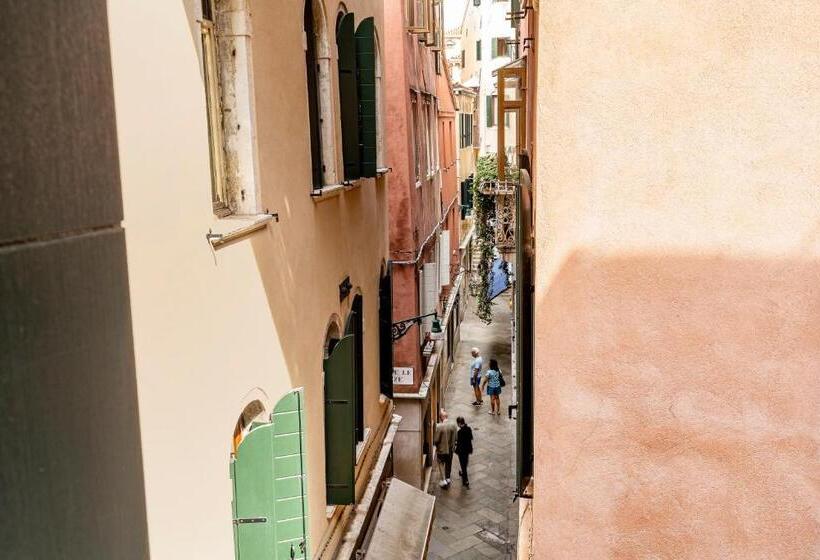 آپارتمان 2 خوابه, San Luca Flats