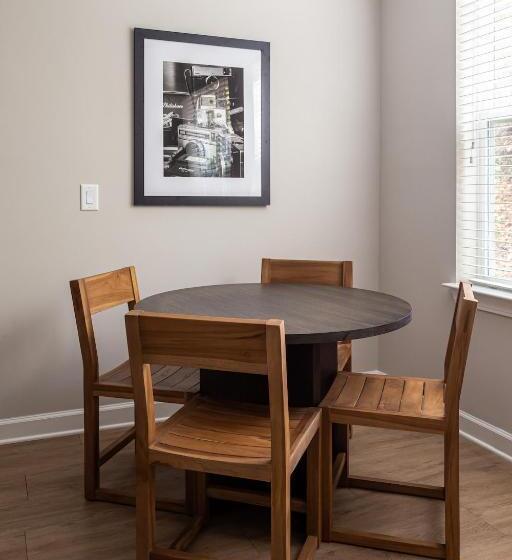 استودیو استاندارد با تخت کینگ, Kasa Freemorewest Charlotte