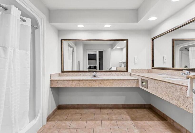 Quarto Estandar Cama King, Quality Inn & Suites Airport North - Stone Oak