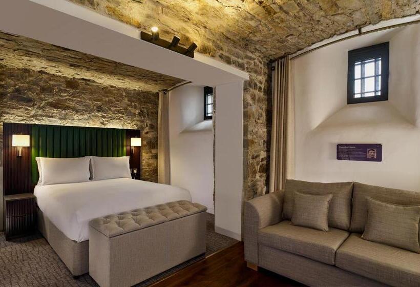 Семейный Номер, Bodmin Jail
