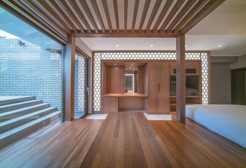 테라스 스위트, Yeon Hwa Moon