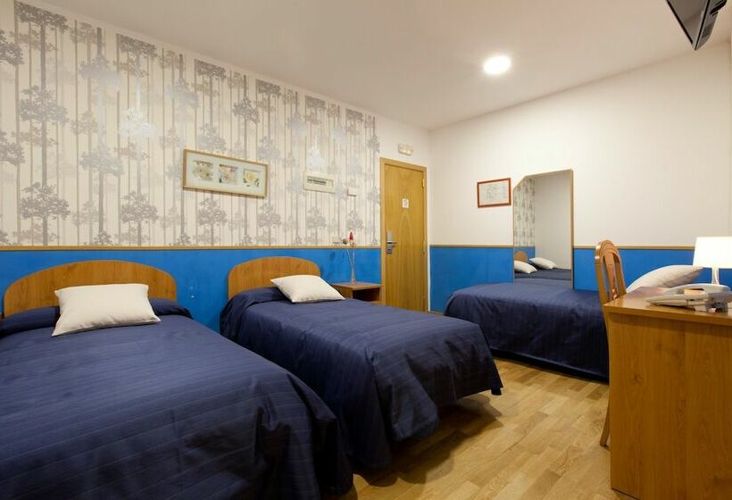 اتاق استاندارد سه نفره, Hostal Montaloya