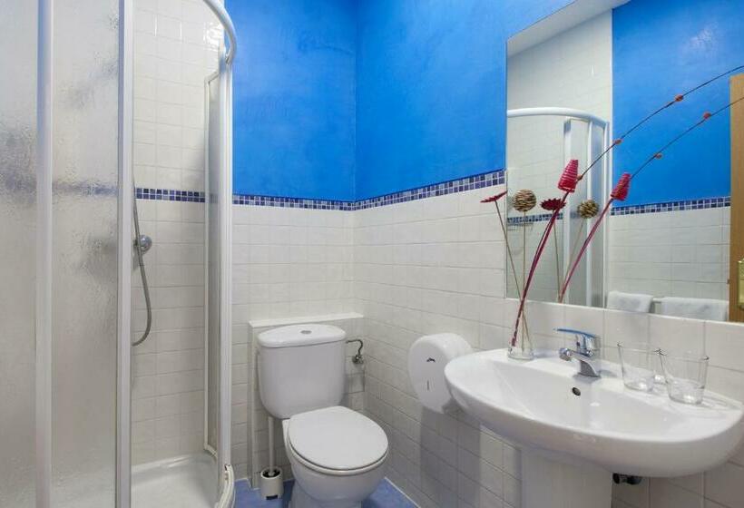 اتاق استاندارد سه نفره, Hostal Montaloya