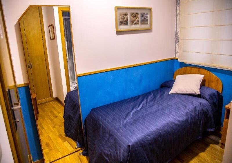 اتاق استاندارد یک نفره, Hostal Montaloya