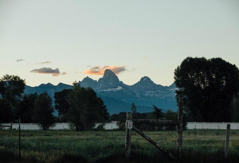 كوخ قياسي, Teton Peaks Resort