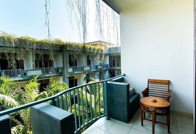 اتاق استاندارد چهارنفره با بالکن, Champlung Mas Hotel Legian
