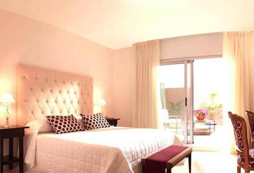 Quarto Estandar com Terraço, Be Hollywood!
