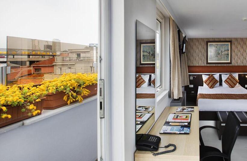 اتاق استاندارد با بالکن و چشم‌انداز دریا, Gallery Residence & Hotel Nişantaşı