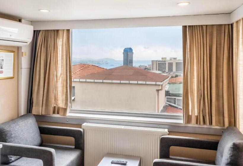 اتاق استاندارد با بالکن و چشم‌انداز دریا, Gallery Residence & Hotel Nişantaşı