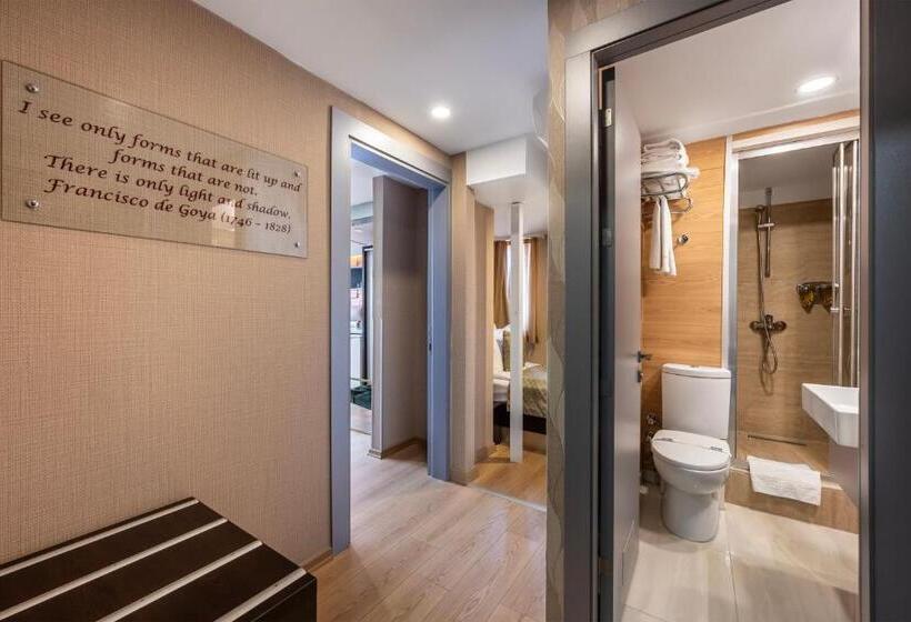 اتاق استاندارد سه تخته با بالکن, Gallery Residence & Hotel Nişantaşı