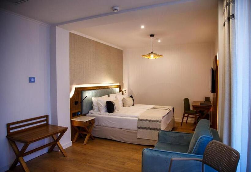 اتاق استاندارد با بالکن, New Egreta Resort