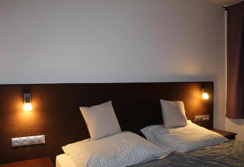 标准间, Czermann Holiday Inn