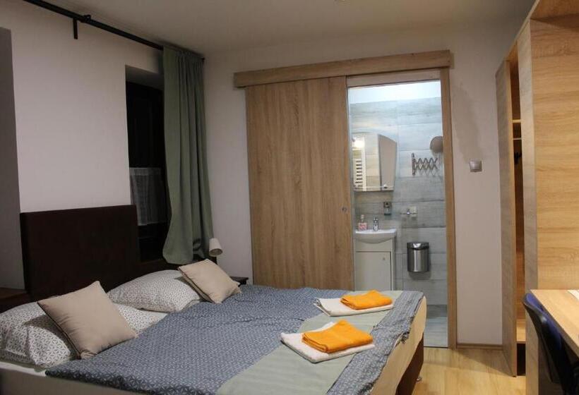 标准间, Czermann Holiday Inn