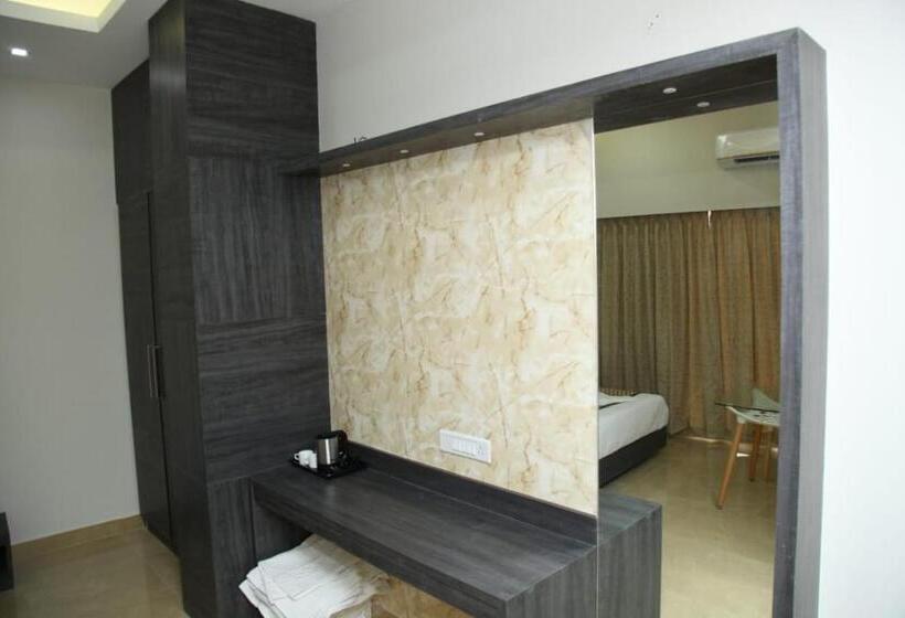 غرفة ديلوكس سرير كينج, Century Courtyard