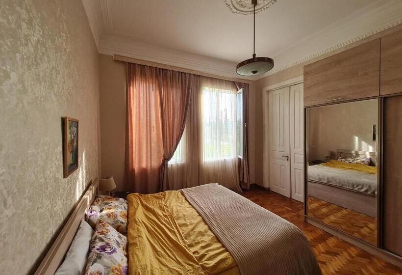 اتاق استاندارد با سرویس بهداشتی مشترک, Tskaltubo Terrace