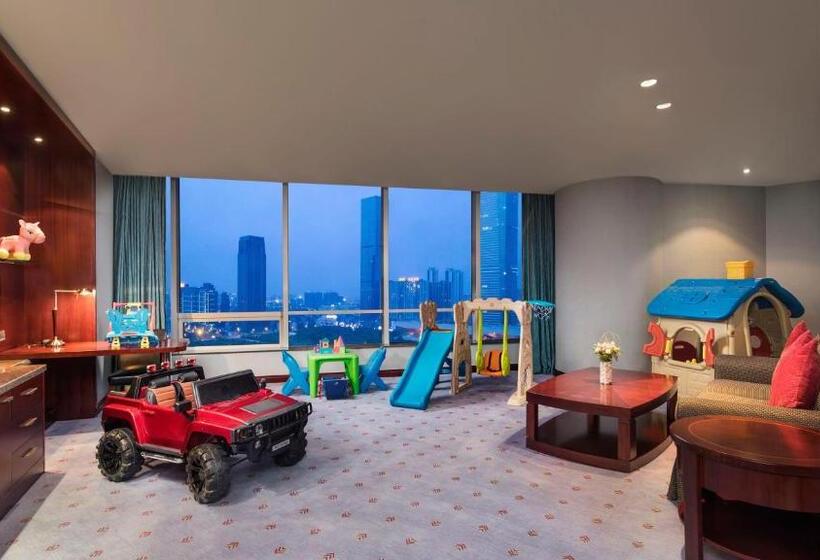 سوییت سوپریور, Crowne Plaza Wuxi City Center