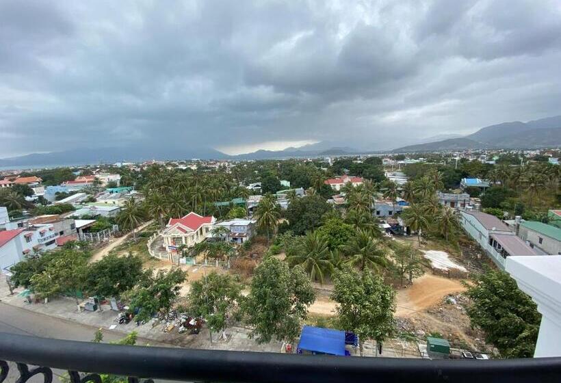 اتاق خانوادگی با چشم‌انداز دریا, Nhã Trang