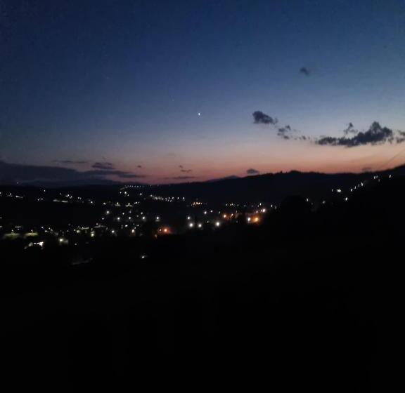 سوییت با چشم‌انداز کوه, краєвид