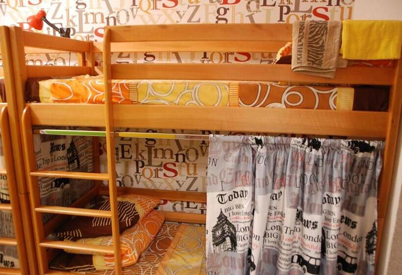 تختخواب در اتاق مشترک, Green Apple Hostel