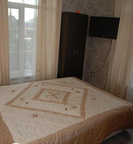 اتاق خانوادگی با سرویس بهداشتی مشترک, Green Apple Hostel
