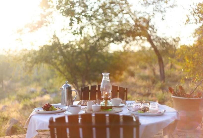 샬레, Ivory Wilderness River Rock Lodge