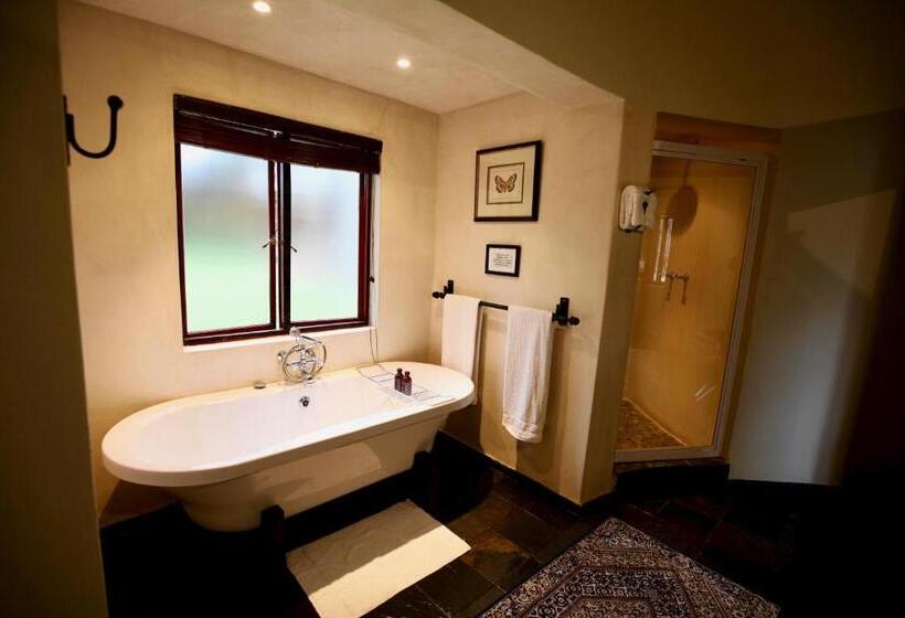 샬레, Ivory Wilderness River Rock Lodge