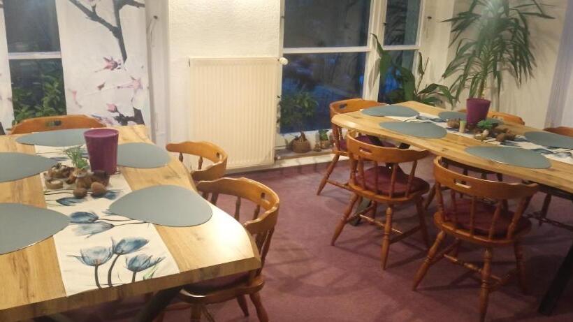 Номер Стандарт, Pension Waldidyll