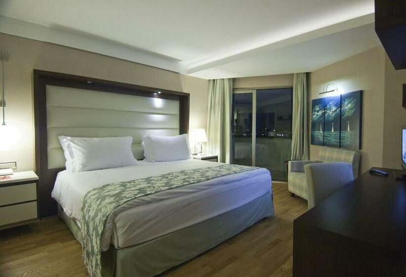 اتاق لوکس با چشم‌انداز دریا, Ramada Plaza Antalya