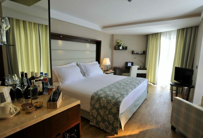 اتاق لوکس با چشم‌انداز دریا, Ramada Plaza Antalya