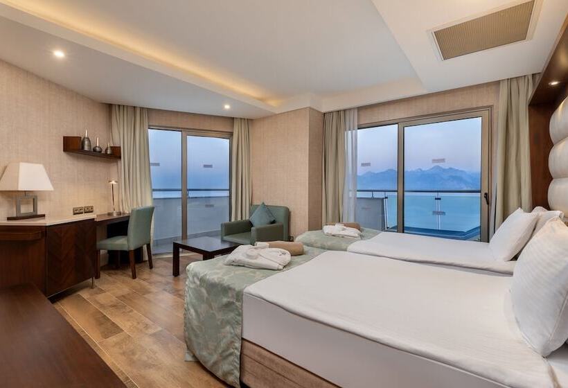 سوییت با چشم‌انداز دریا, Ramada Plaza Antalya
