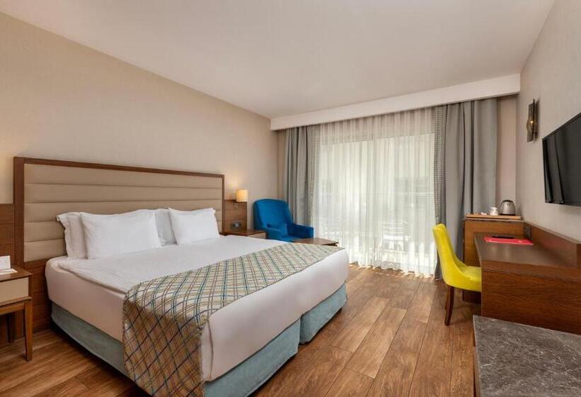اتاق لوکس با چشم‌انداز شهر, Ramada Plaza Antalya
