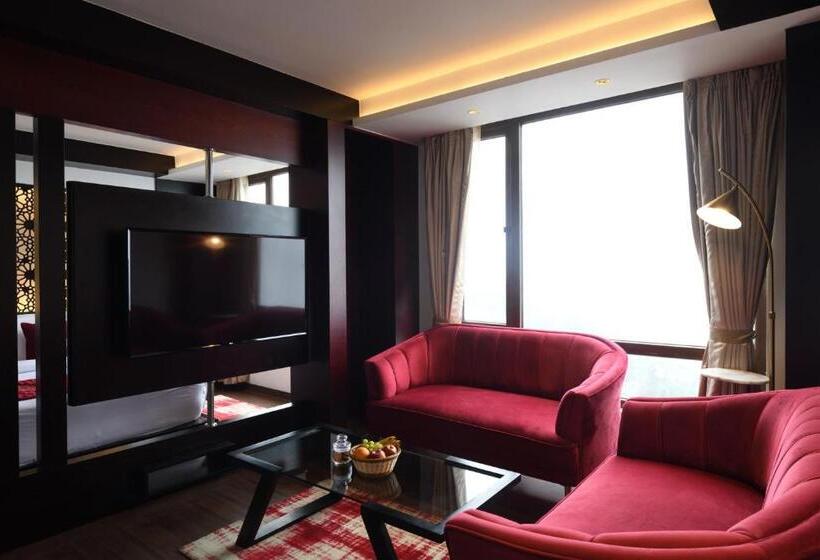 سوئیت رویال, Ramada By Wyndham Gangtok Hotel & Casino Golden