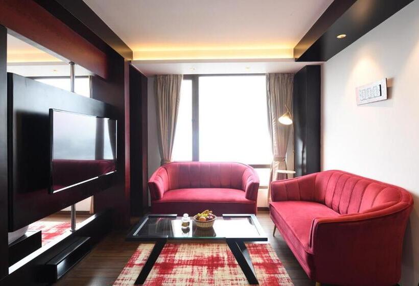 سوئیت رویال, Ramada By Wyndham Gangtok Hotel & Casino Golden