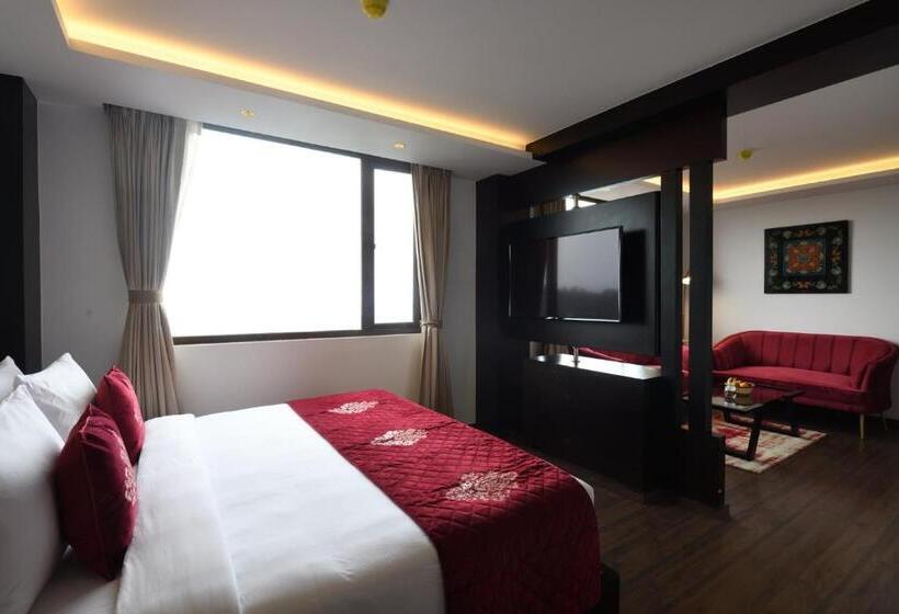 اتاق استاندارد با تخت بزرگ, Ramada By Wyndham Gangtok Hotel & Casino Golden