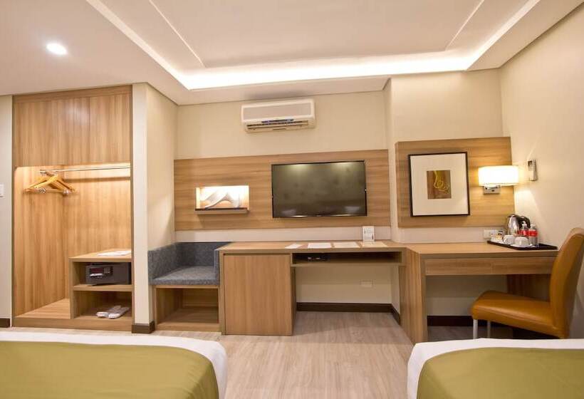 Номер Deluxe, Crown Regency Hotel Makati