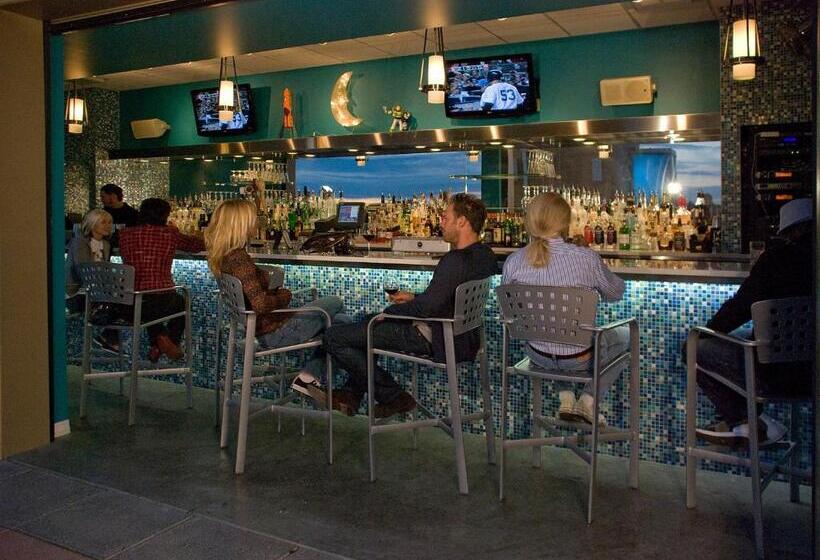 جناح بريميوم, The Moonrise