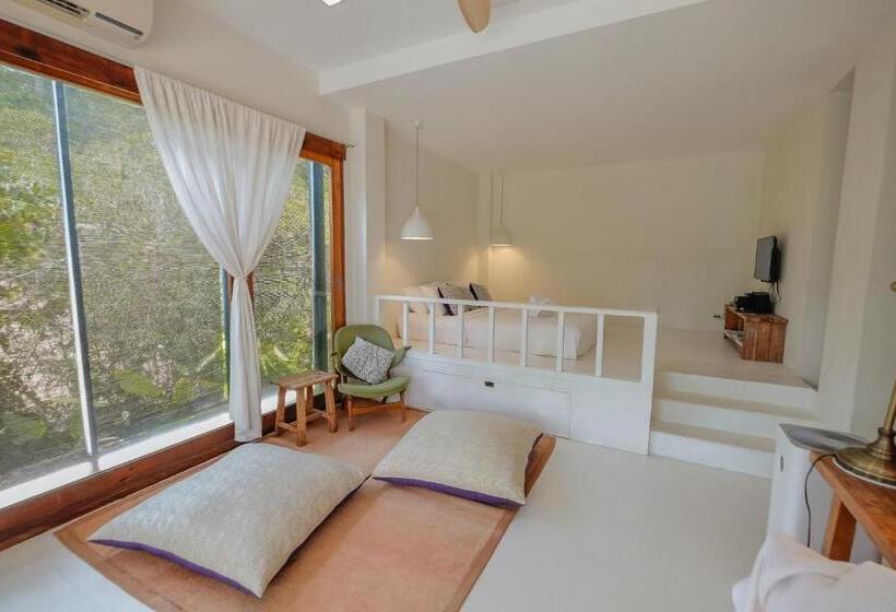 سوییت, Proud Phu Fah Maerim Resort
