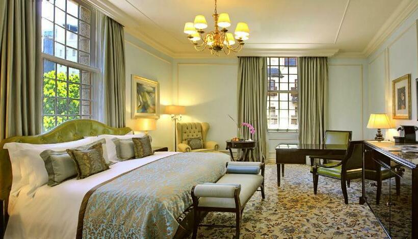اتاق لوکس با تخت بزرگ, Taj Cape Town