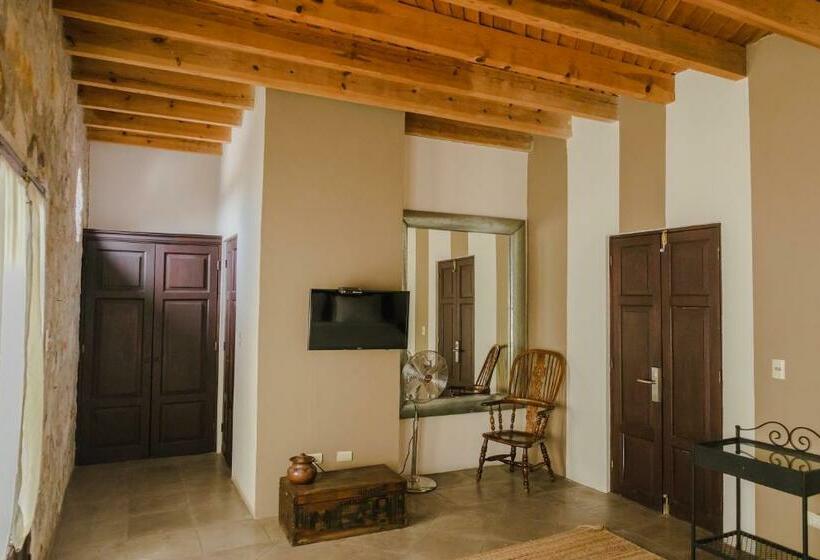 سوییت جونیور, Casa Liza