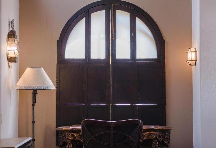 سوییت جونیور, Casa Liza