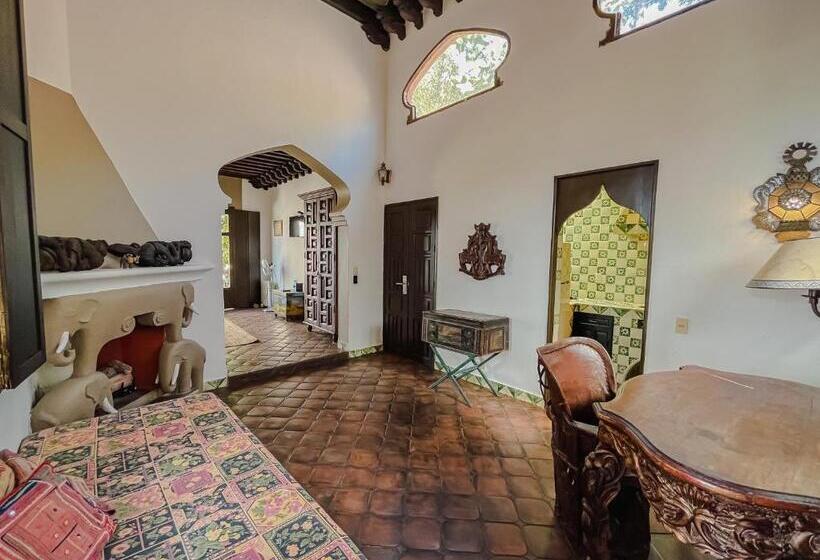 سوئیت مستر, Casa Liza