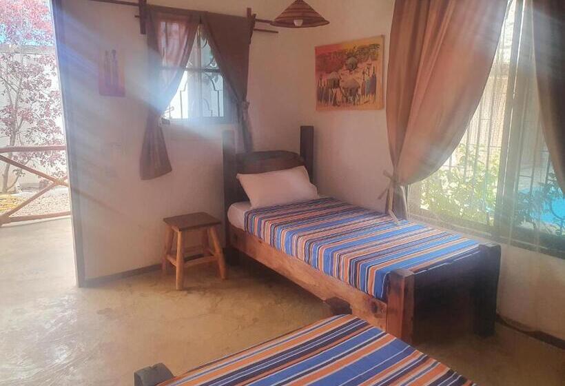 اتاق لوکس با چشم‌انداز استخر, Villa Kumi