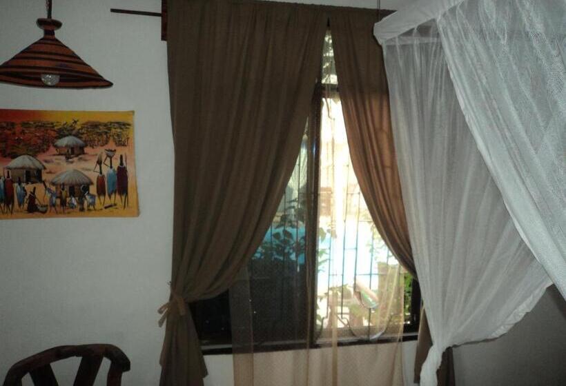 اتاق لوکس با چشم‌انداز استخر, Villa Kumi