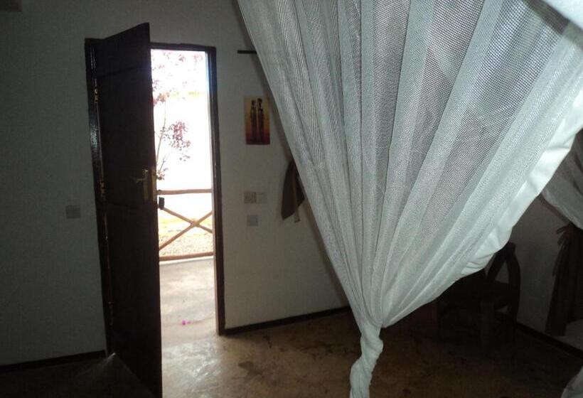 اتاق لوکس با چشم‌انداز استخر, Villa Kumi