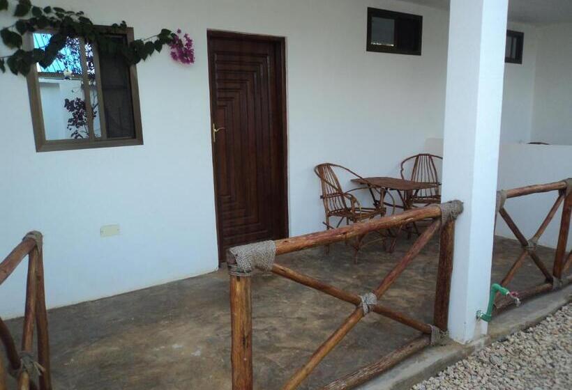 اتاق لوکس با چشم‌انداز استخر, Villa Kumi