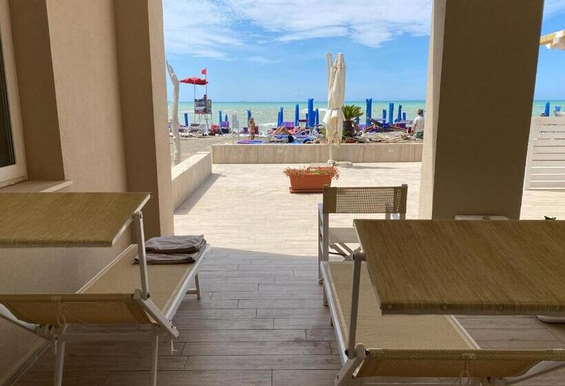 Четырехместный Номер Стандарт, Cecina Beach