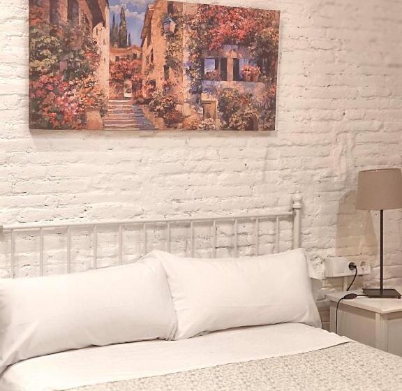 Пятиместный Стандартный Номер, Hostal Orleans