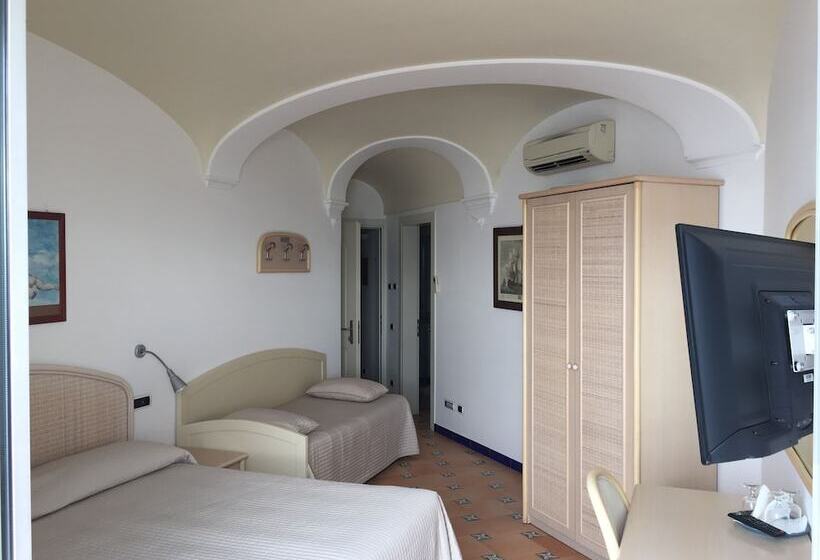 اتاق استاندارد سه نفره, Bellevue Suite