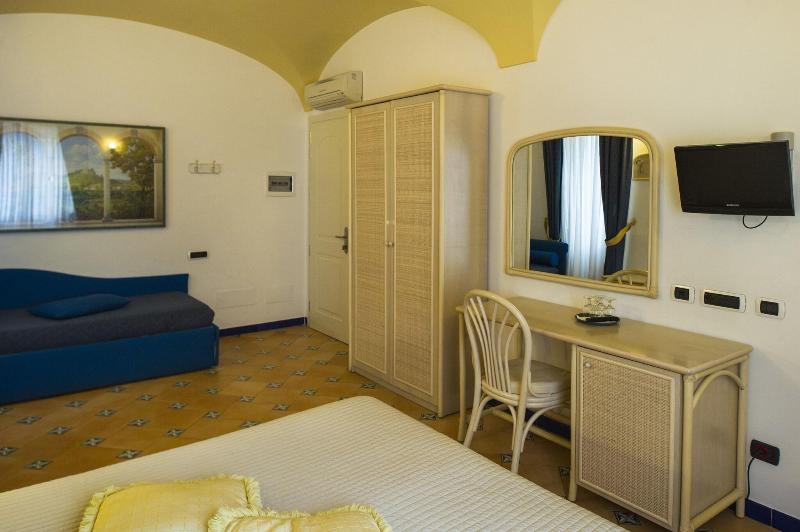 اتاق استاندارد سه نفره, Bellevue Suite