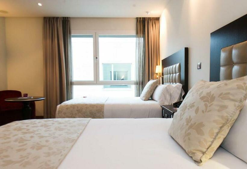 اتاق استاندارد با تخت بزرگ, Crowne Plaza Madrid Airport